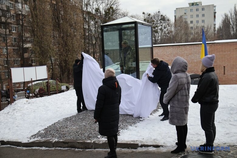 Памятник Герою Украины Александру Мациевскому, расстрелянному оккупантами за слова Слава Украине, открыли в Киеве 02