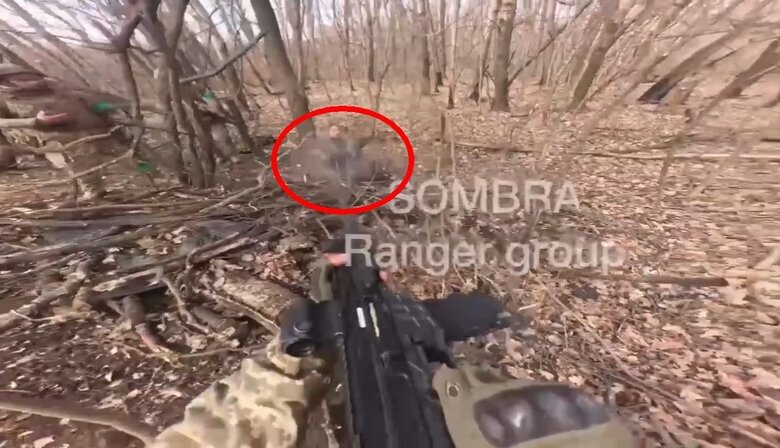 Боец ВСУ из Бразилии уничтожает оккупанта с близкого расстояния. ВИДЕО