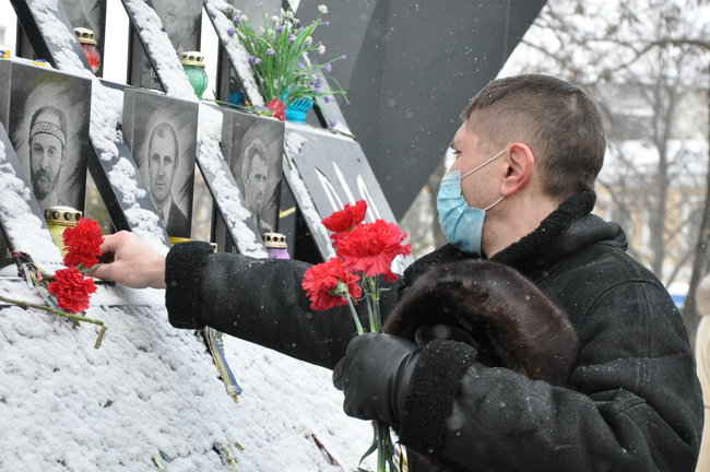 Kyiv marks anniversary of deadly shootings during EuroMaidan protests 20
