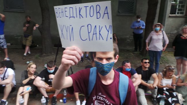 На акції на підтримку Стерненка сталися бійки між мітингувальниками і правоохоронцями: є затримані 02