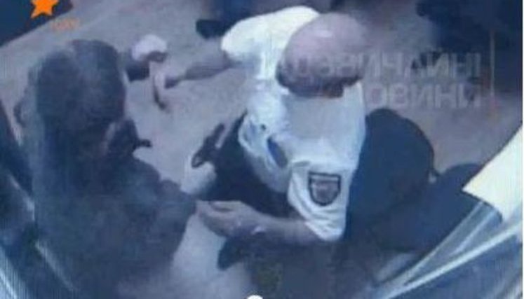 Шокирующие кадры расстрела охранников "Каравана". ВИДЕО