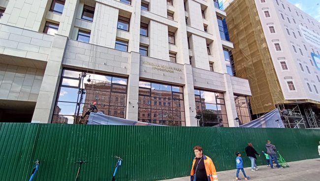 З Будинку профспілок на Майдані Незалежності зняли Мураєва. Банер з проросійським політиком провисів кілька годин 17
