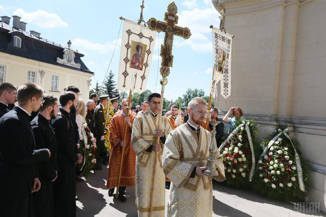 Прощання з Гузаром: 10 тис. осіб взяли участь у скорботному ході у Львові 01