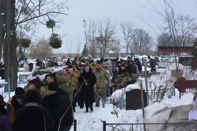 Із загиблим у зоні ООС воїном 72-ї ОМБр Володимиром Крупським попрощалися на Полтавщині 06