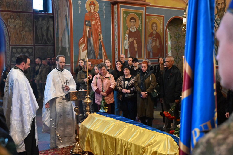 Прощання з полеглим воїном Денисом Зеленим