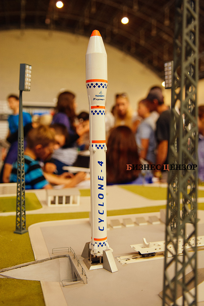 Авиадвигатели, беспилотники, боевые машины и трехтонный спиннер. Фоторепортаж с крупнейшего технического фестиваля 19