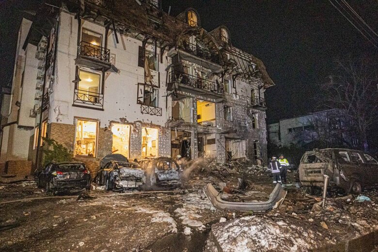 Number of victims in Kharkiv increased to 12, hotel was damaged. Enemy dropped aerial bombs on village in Kharkiv region, woman was killed 01