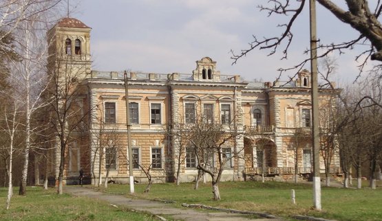 Російський удар по Сумщині знищив палац Харитоненка XIX століття. ВIДЕО