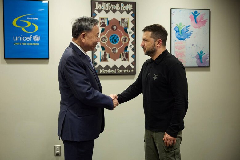 Зеленський зустрівся із президентом В'єтнаму То Ламом