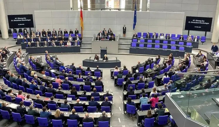 Бундестаг рассматривает передачу Украине ТЭС, связанной с "Северным потоком"
