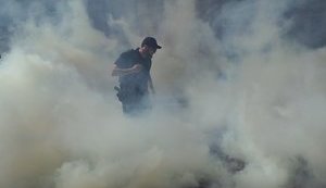 Під Радою сталися сутички мітингувальників і правоохоронців: "Стояти, бл#дь! Зупиніть людей". ВІДЕО+ФОТО