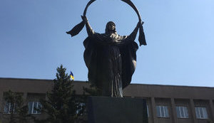 На місці Леніна в Кривому Розі з'явилася Богородиця. ФОТО