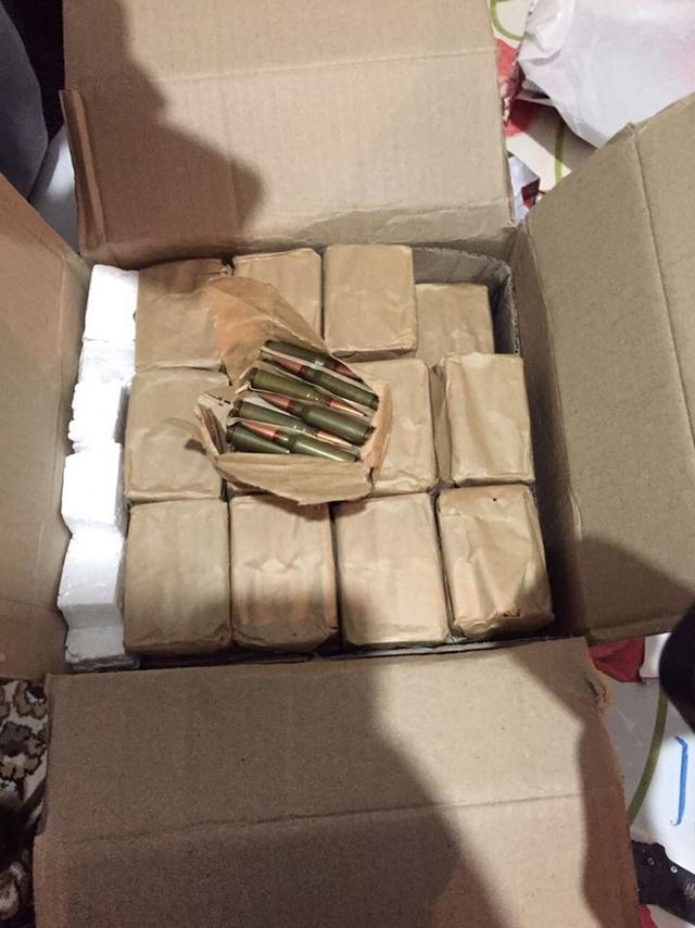 SBU detains group of ATO zone arms traders 06 SBU detains group of ATO zone arms traders 06