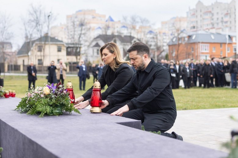 Зеленський вшанував пам'ять вбитих у Бучі