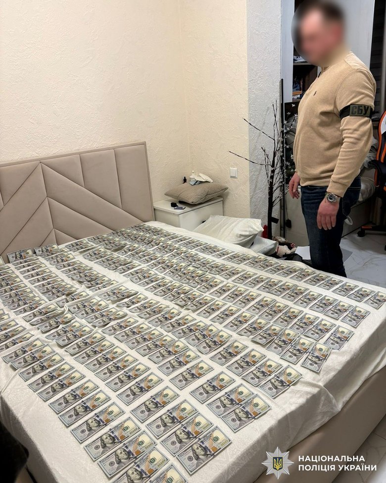 Вся кімната у грошах: викрито схему фейкової інвалідності