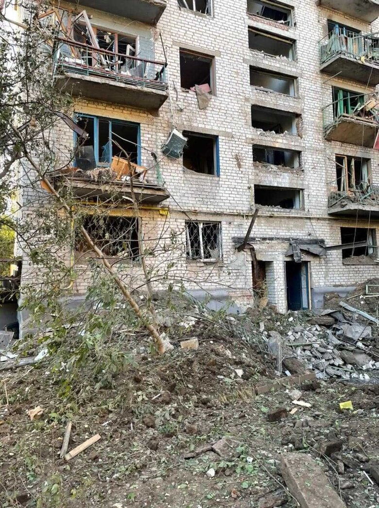 Russian invaders attacked Sloviansk. High-rise buildings were damaged, - Mayor Liakh 01 Russian invaders attacked Sloviansk. High-rise buildings were damaged, - Mayor Liakh 01