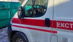 Оккупанты обстреляли Купянщину: ранен человек, повреждены домовладения и автомобиль скорой. ФОТО