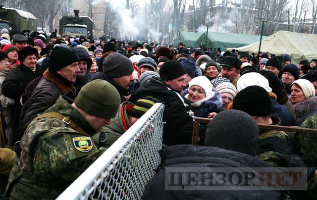 "Нас война замучила, но в целом выжить можно, даже без света, лишь бы не стреляли". Репортаж из Авдеевки 10