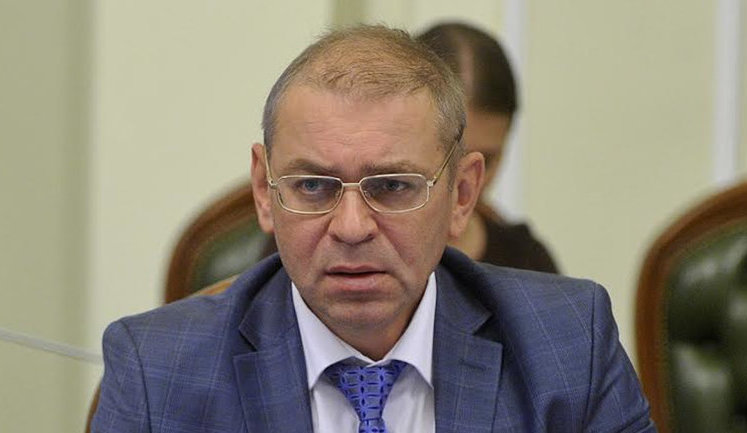 Один не новий снаряд для танка чи ГРАДу коштує понад тисячу доларів, а на складі в Калинівці їх згоріли десятки тисяч, а то й сотні, - Пашинський. ВІДЕО