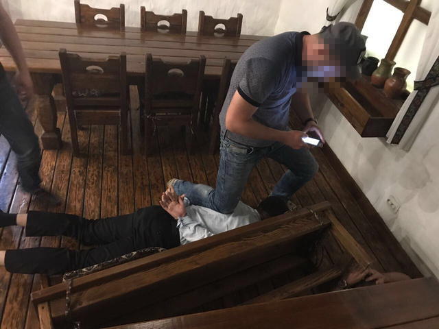 СБУ про спробу викрадення екс-громадянина РФ: Начальник райвідділу поліції пропонував замовникам вибивати гроші з комерсанта в Україні 01 СБУ про спробу викрадення екс-громадянина РФ: Начальник райвідділу поліції пропонував замовникам вибивати гроші з комерсанта в Україні 01