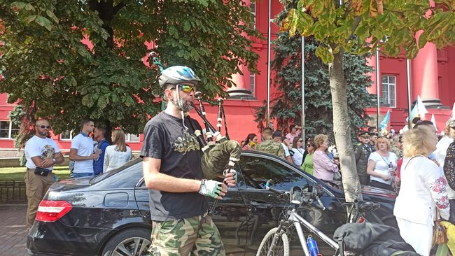 Учасники Маршу захисників України збираються в парку ім.Шевченка 08