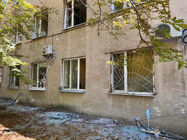 Внаслідок масованого обстрілу Миколаєва пошкоджено дві лікарні 02
