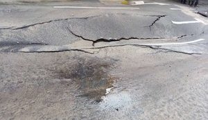 Власти Киева объяснили смытый ливнем асфальт в центре города