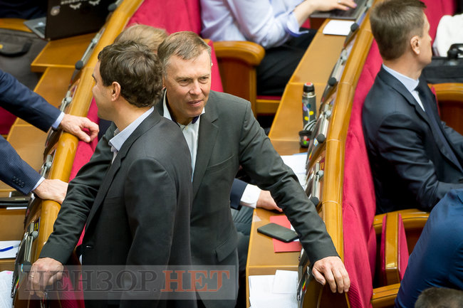 Обнимающая Потураева Янченко, слуга народа Салийчук просит помощника составлять базу обещаний, Галайчуку советуют отменить корпоратив, - день работы ВР 18 декабря 24