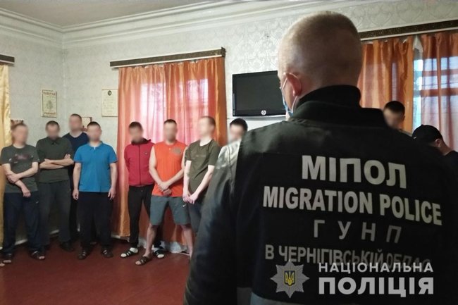 На Чернігівщині в реабілітаційному центрі з ідеологічним одужанням, організованому громадянином РФ, у неволі утримували понад 20 осіб, - поліція 06