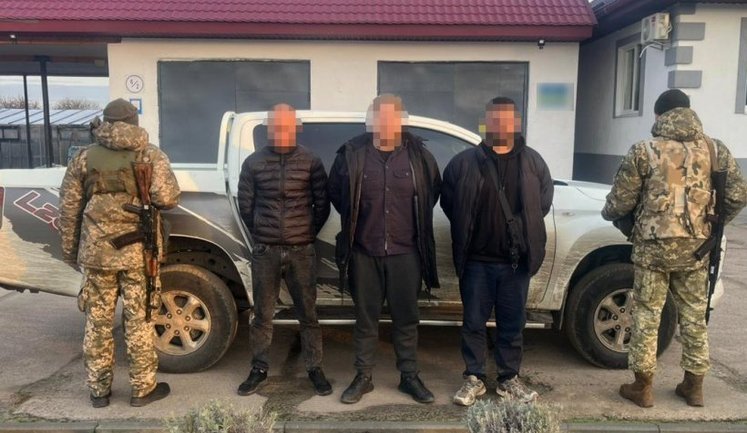 На Волині затримали переправника військовозобов’язаних через кордон разом з "клієнтами". ФОТОрепортаж