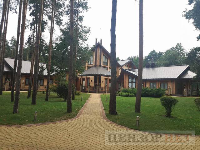 Hunting home of fugitive president Yanukovych: trophy from Lukashenko and guards shooting club 16 Hunting home of fugitive president Yanukovych: trophy from Lukashenko and guards shooting club 16
