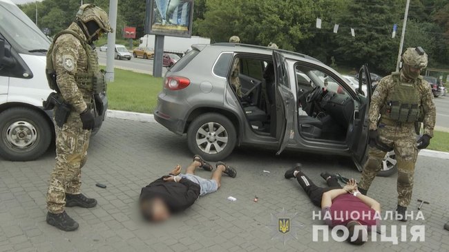 Поліцейські перекрили міжнародний канал поставки фальшивих доларів 01