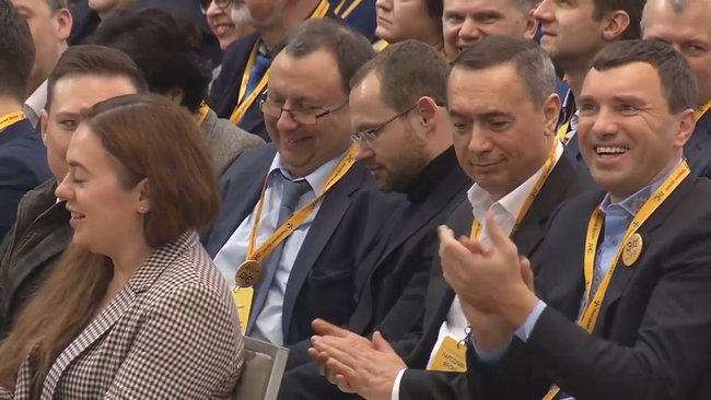 Яценюк вместо фас! сказал: Я - пас 16