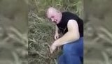 Невідомі побили і змусили вибачитися охоронця, який накинувся на журналіста зі словами "як ви хохли ох#їли" і "я росіянин, бл#дь". ВIДЕО