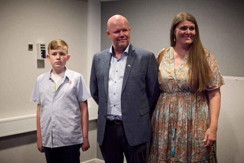 Zelensky honoured 11-year-old Danish boy Jens Thomsen with an award