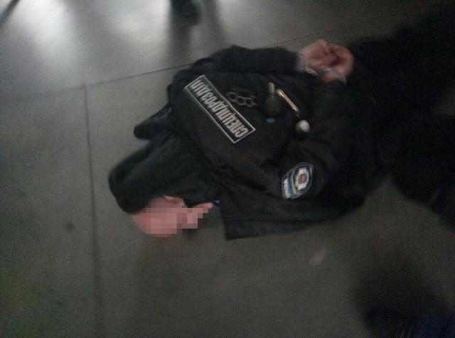SBU detains armed Russian after he made cache of explosives near Kyiv’s railroad station 02