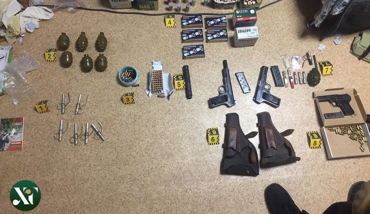 У Харкові затримано чоловіка, який може бути спільником терориста з Луцька, у нього вдома вилучено зброю та вибухівку, - поліція. ФОТОрепортаж