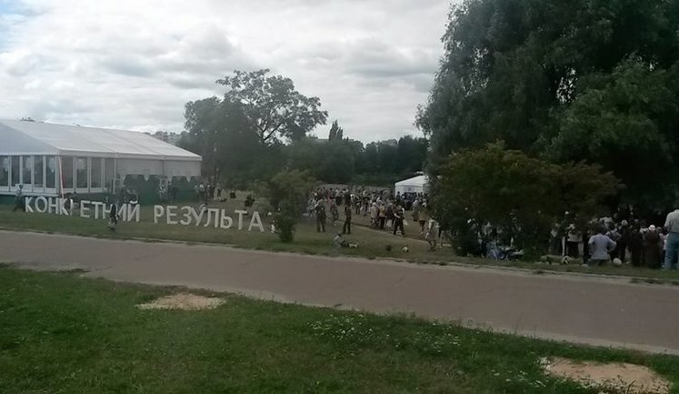 За продуктовыми пайками Корбана выстраиваются километровые очереди, - Игорь Луценко. ФОТО