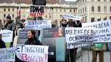 Как Медведева в Праге встретили акциями протеста: "ПЖиВ под суд". ФОТОрепортаж