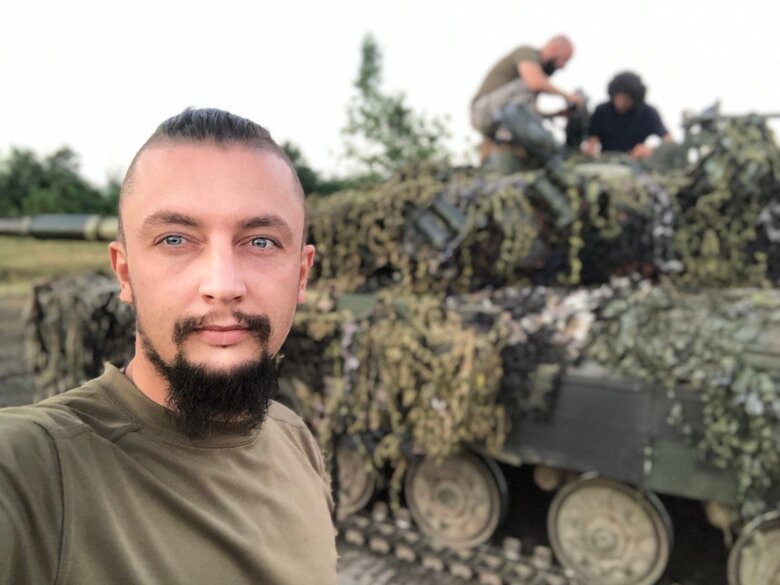 Танкіст Павло Філик: На один наш танк було чотири їхні. Це стандартна ситуація. Було й таке, що одним танком виходили на вісім-десять російських 02