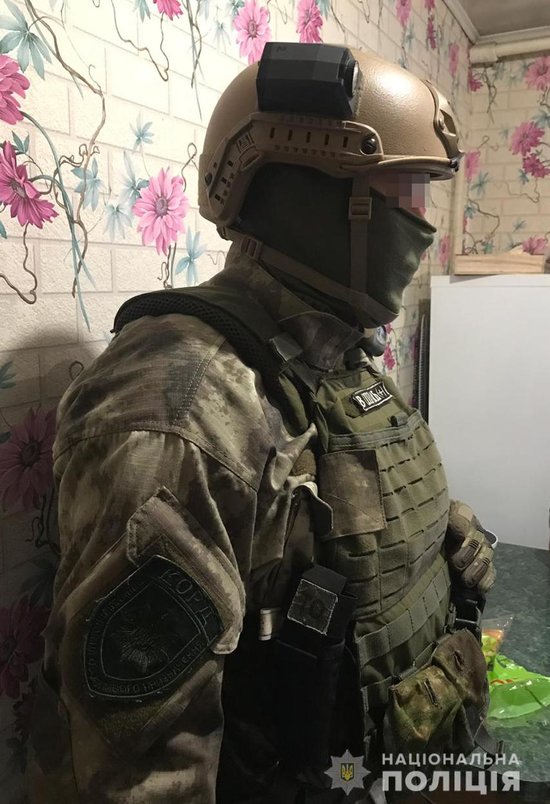 Полиция в Запорожье пресекла деятельность онлайн-порностудии 04