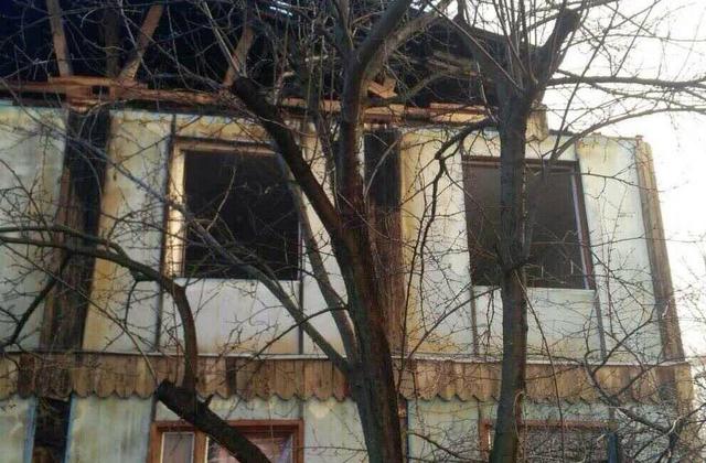 Два багатоквартирні будинки знищено пожежею під Києвом, - ДСНС 04