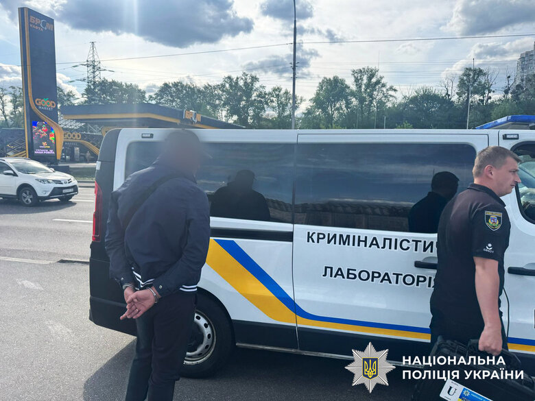 На Київщині викрили угруповання, яке вимагало $20 тисяч і викрало авто