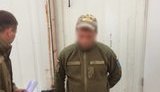 Під час одержання хабара 15 тис. грн затримано заступника командира з тилу однієї з частин ЗСУ, що перебуває на Донбасі, - ООС. ФОТО