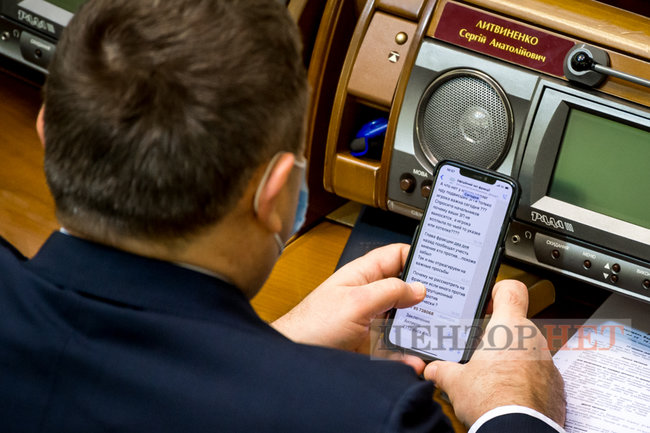 Мисягін у кріслі прем’єра, Яценко і Качура за колоною, краплі Кабанова і поцілунок слуг народу Марченко і Стефанчука, - робота ВР 18 грудня 26