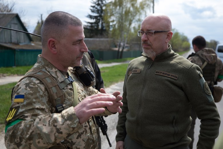 Резніков відвідав Чернігівщину та вручив нагороди захисникам 01