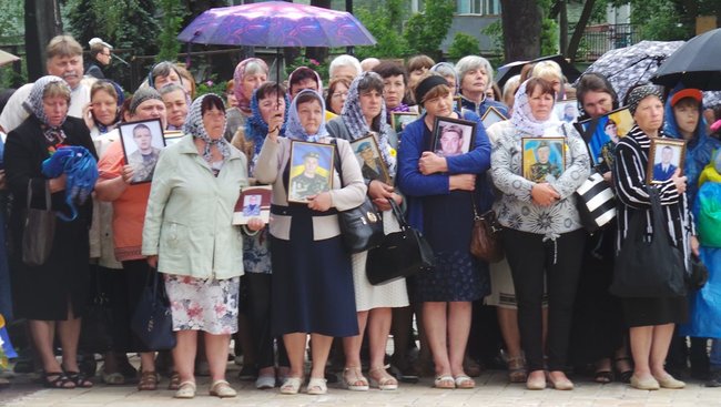 Марш матерів України відбувся у центрі Києва 06