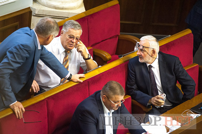 Эмоциональное совещание БПП, объятия Биловола и Безбаха и спор Таруты о богатых и бедных странах, - рабочий день в Раде 12 июля 18