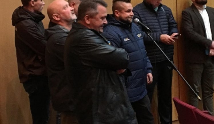 Діалогу ветеранів АТО і чиновників, які приїхали до Рівного пояснити, чому Україна погодилася на формулу Штайнмаєра не вийшло. ФОТО