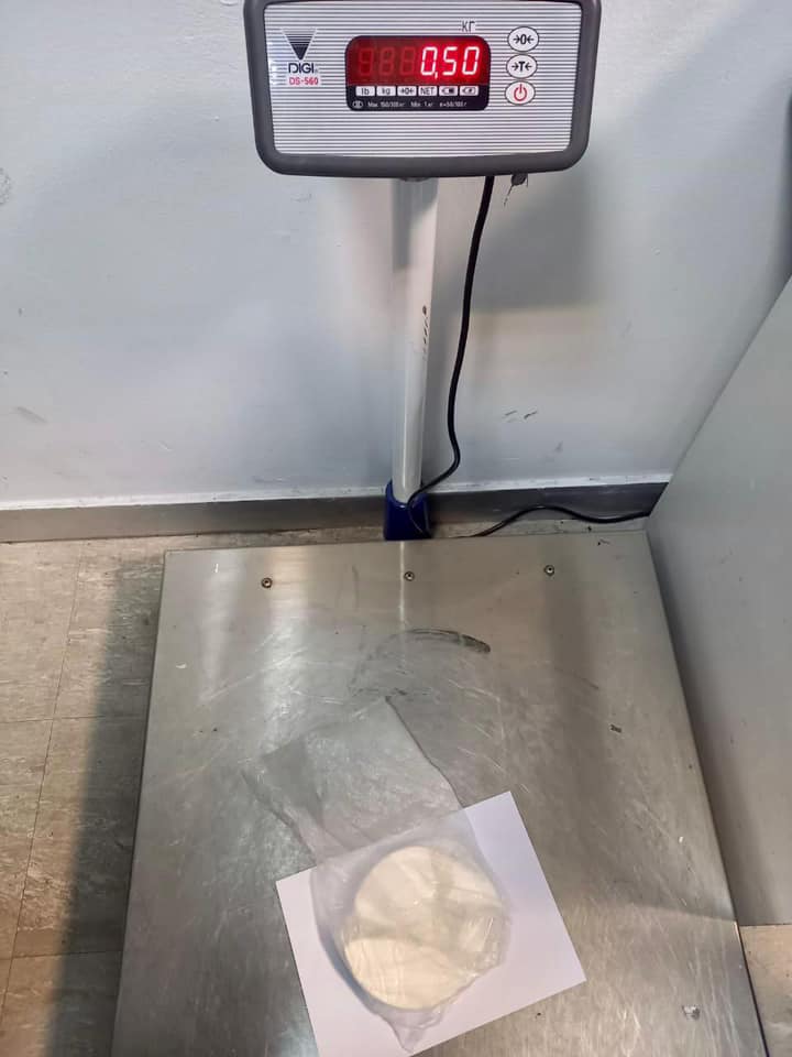 Гражданин ЕС пытался вывезти в Ирландию 0,5 кг кокаина в коробке с желейными конфетами, - Киевская таможня 03